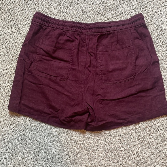 Old Navy Linen Shorts - Picture 2 of 4